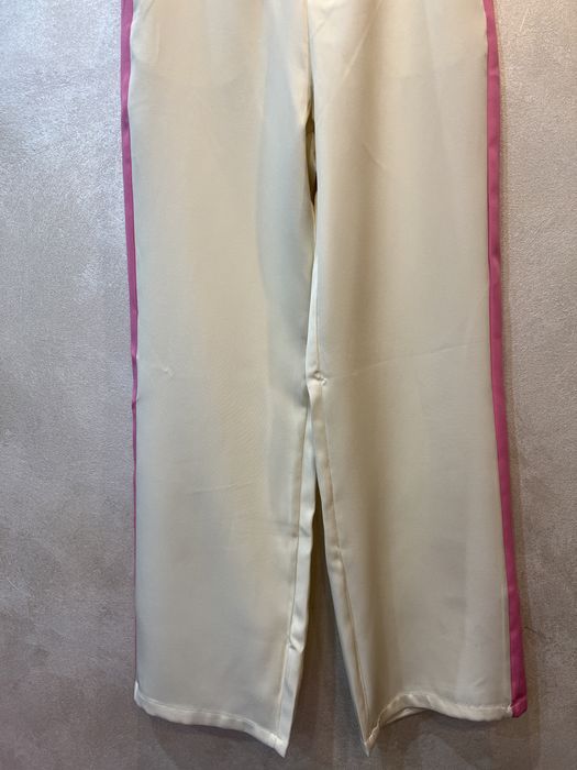 Costum nou fara eticheta