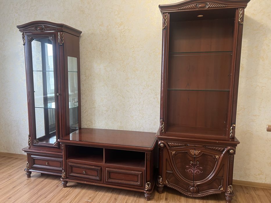 Сервант/горка срочная продажа