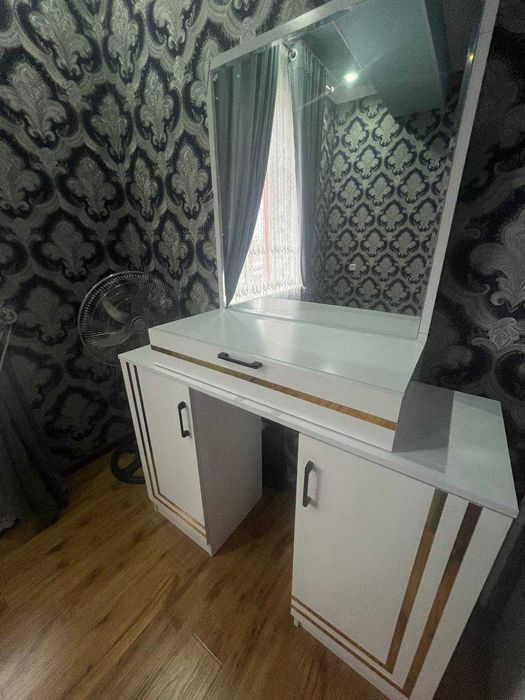 Спальный гарнитур продаю