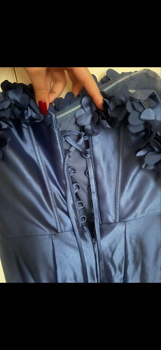 Тъмносиня абитуриентска рокля