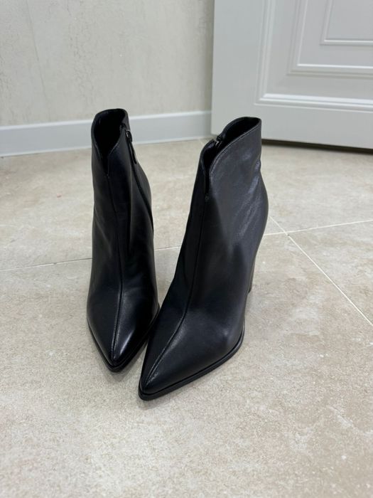 Ботинка модная, кожа