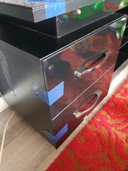 Тумба под телевизор с кронштейном