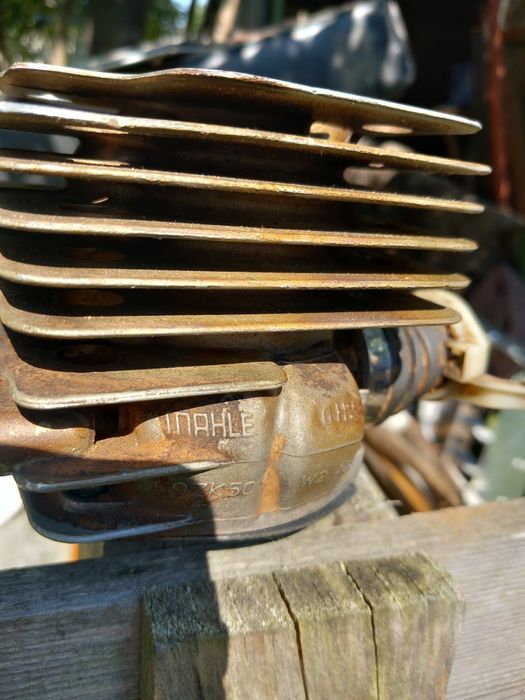 Vând cilindru cu piston de Husqvarna 365