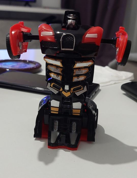 Mașinuța transformers