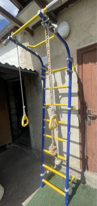 Турник настенный