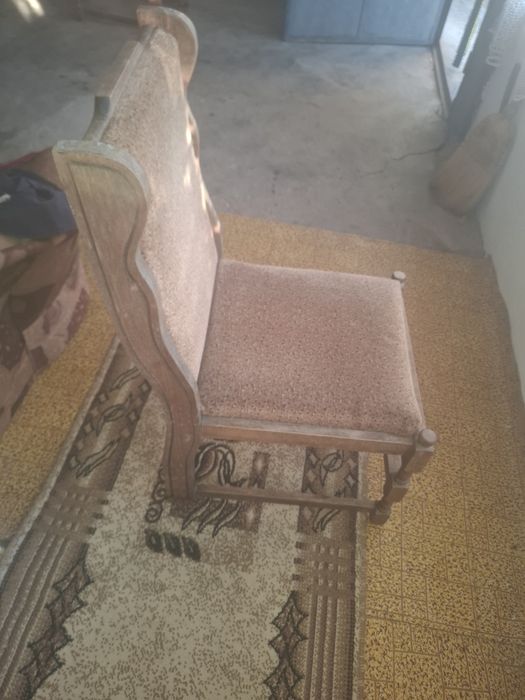 Старинни дървени столове