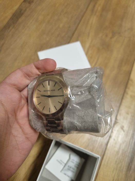 Часовник Michael Kors - чисто нов