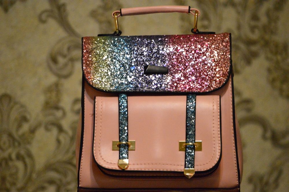 Яркие, интересные сумочки, рюкзачки