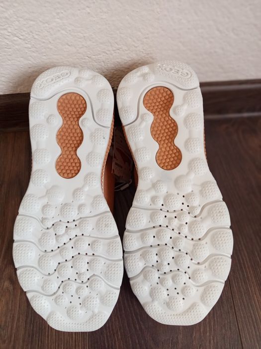 Дамски спортни обувки GEOX Spherical Actif номер 37