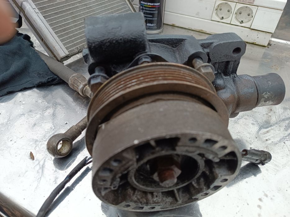 Pompa apa Iveco Daily 2.8d