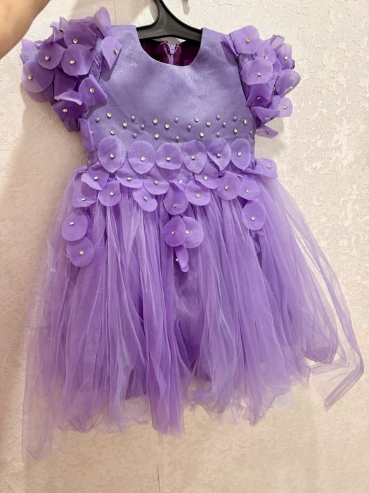 Продам для девочек платье