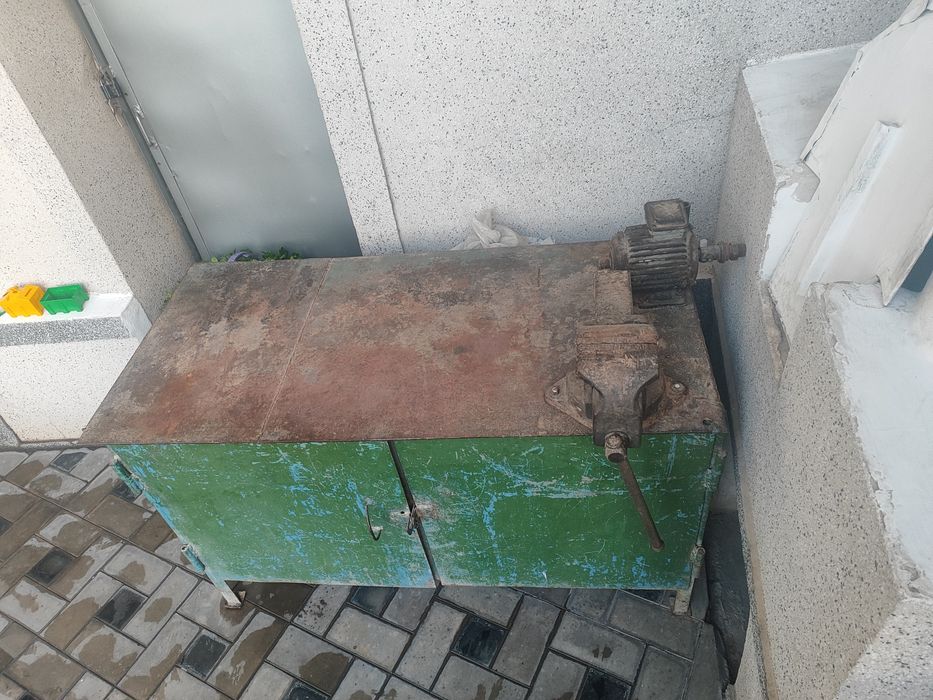 Rabochi stol va Tiska