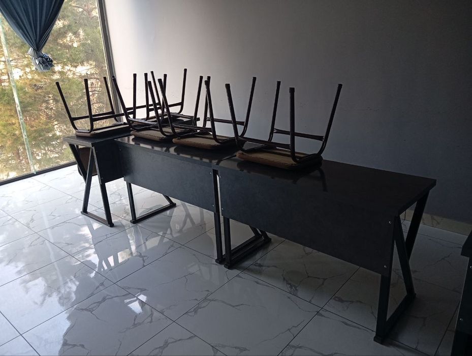 Shkaf va parta, stullar