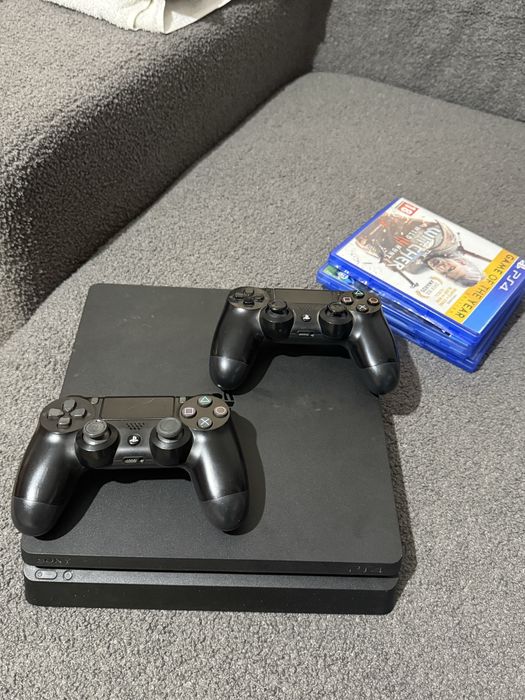 vand sau schimb ps4 slim cu doua manete + 3 jocuri
