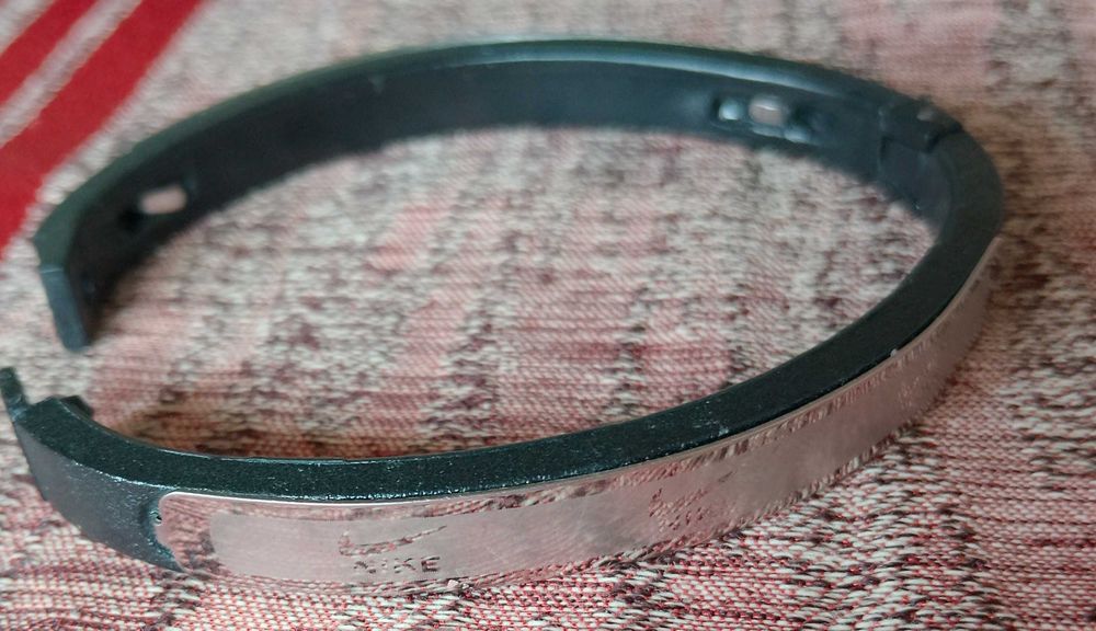 Гривна стомана и полимер NIKE