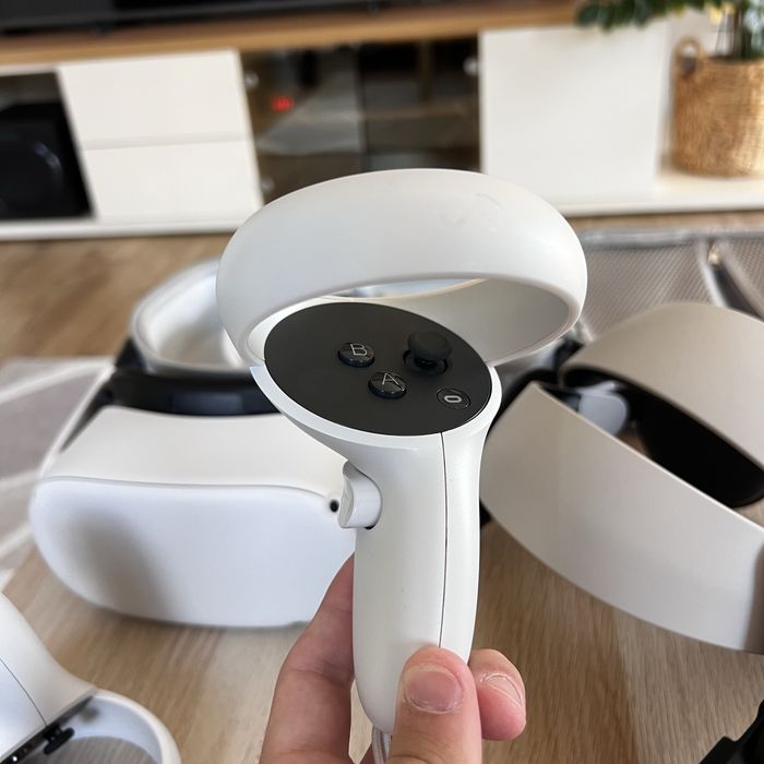 Meta Oculus Quest 2 cu Ergonomic Strap si Geanta de carat, 128GB Nou