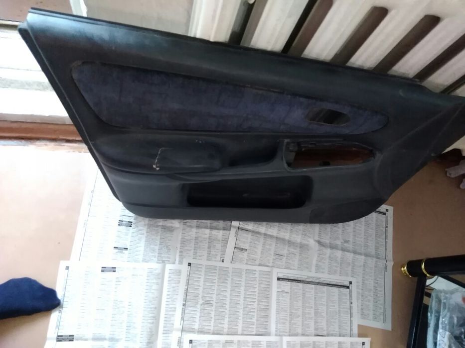 Продам обшивку двери на авто.