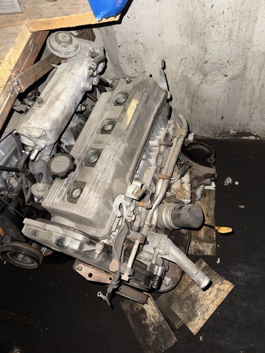 Двиготель матор на карина е 2.0