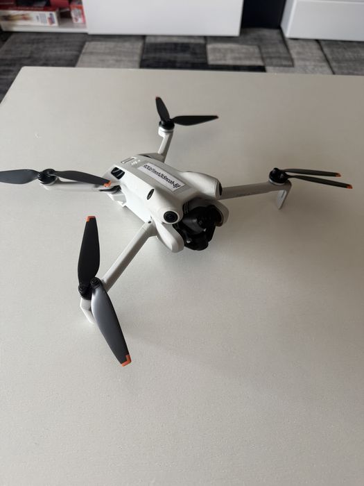 Dronă dji mini 4 pro