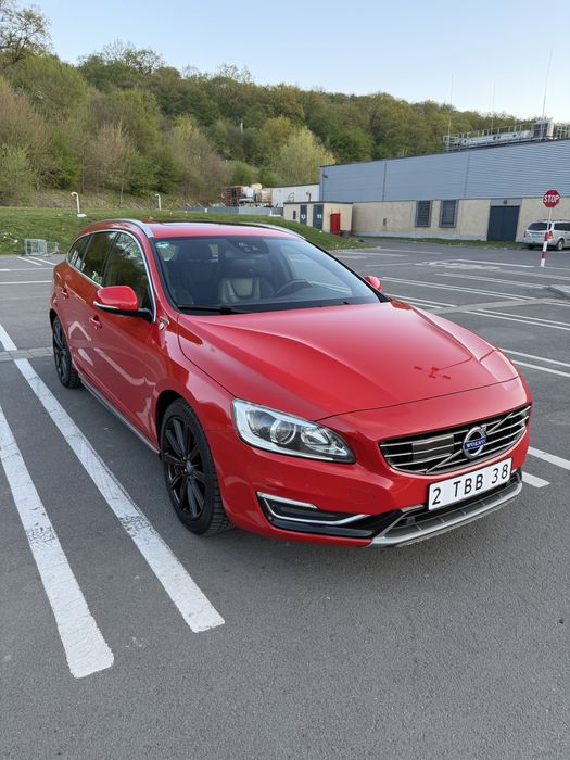 Volvo V60 Plug In Hibryd  5 Cilindrii Rosu  Trapa Webasto