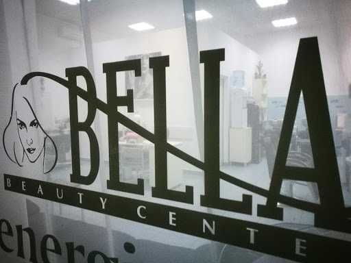 Salon ultracentral în Oradea caută MANICHIURISTĂ și COAFEZĂ