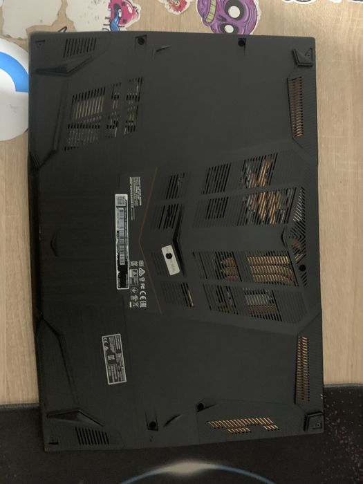 Vând laptop MSI Bravo 15