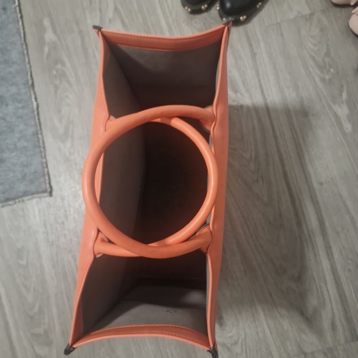 Vând geantă Christian Dior