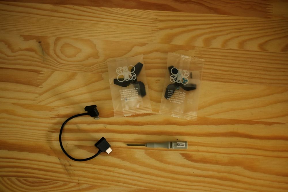 Drona DJI NEO Fly More Combo