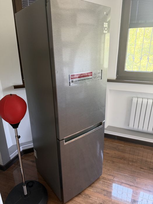 Продам холодильник свой 2024 года LG