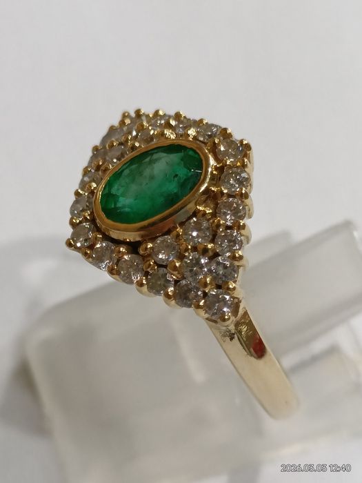 Vind inel din aur 18kt cu smarald si diamante