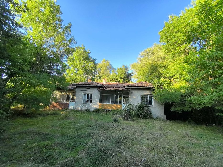 къща 100 квадрата, близо до Центъра на селото