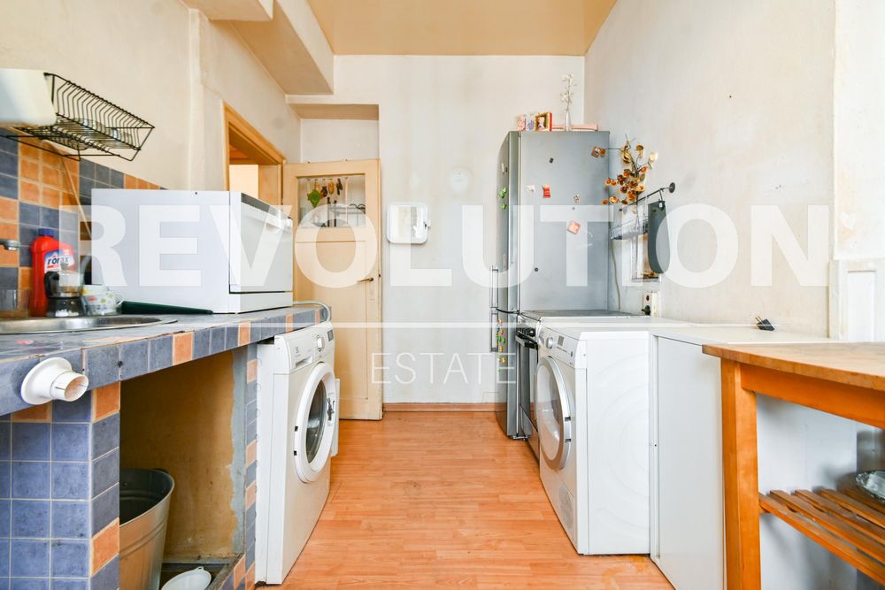 Продава се Тристаен апартамент в София, Център - 82 кв.м за 2869 €/кв.м - Снимка #4