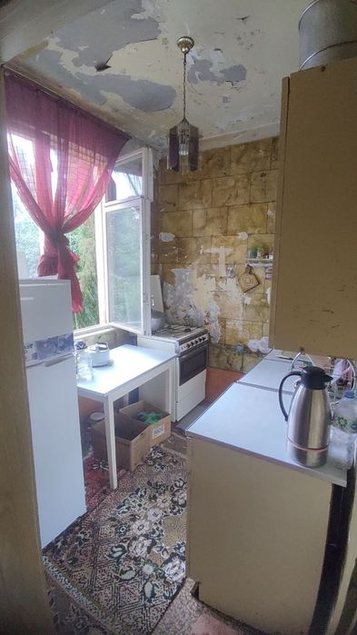 Продается 3/3/4 квартира,без ремонта,ориентир спорткомплекс Умид.