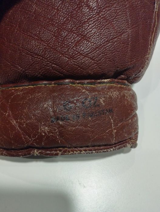 Стари боксови ръкавици