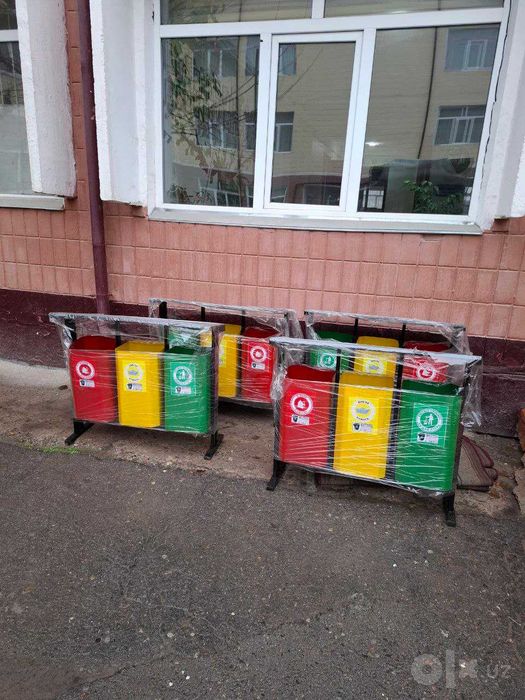 Уличная урна с пепельницей