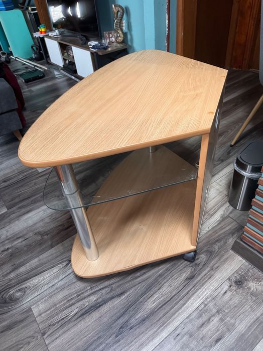 Ъглов ТВ шкаф на колела
