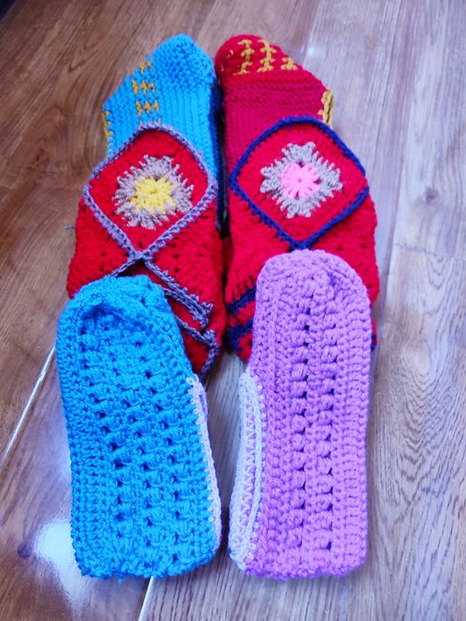 Тапочки- следки,вязанные спицами и крючком