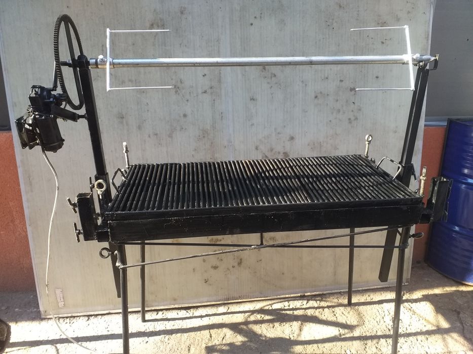 Rotisor electric cu trei viteze