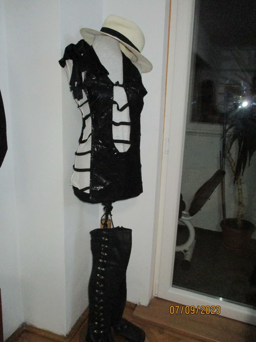 Rochii  de piele , lac , nylon   negre