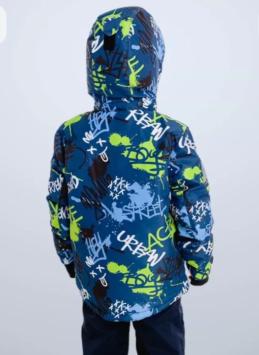 Продам куртку детскую