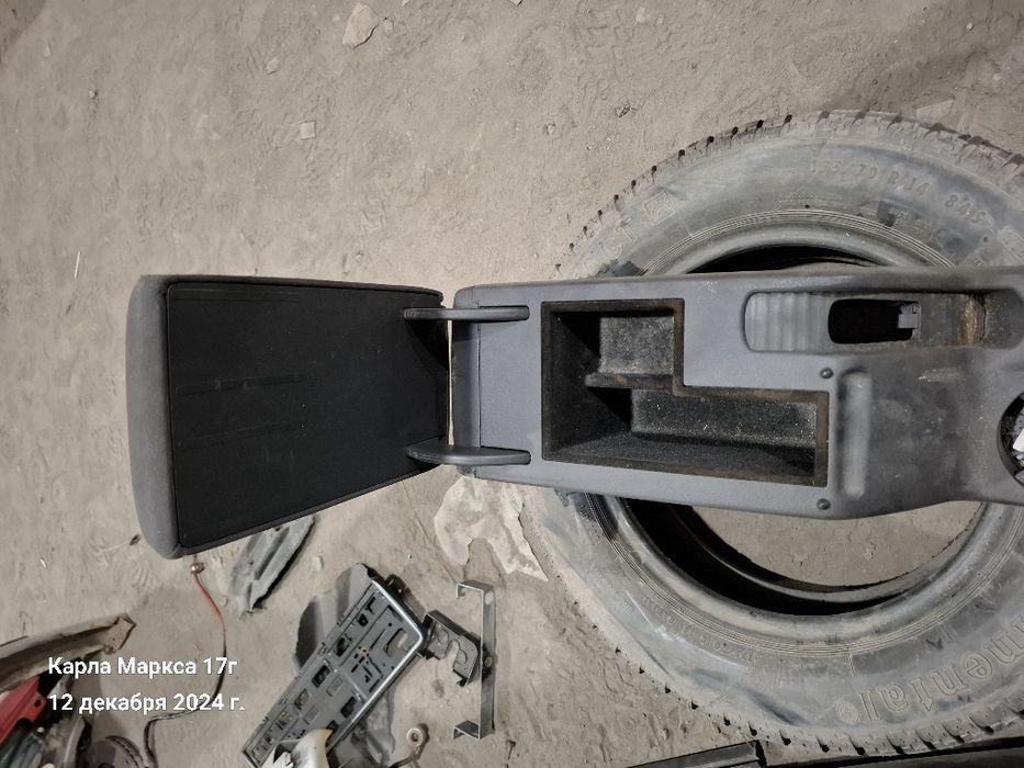 Подлокотник. Passat b5 plus.