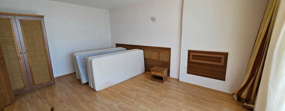 Просторен двустаен апартамент с морска панорама, Първа линия