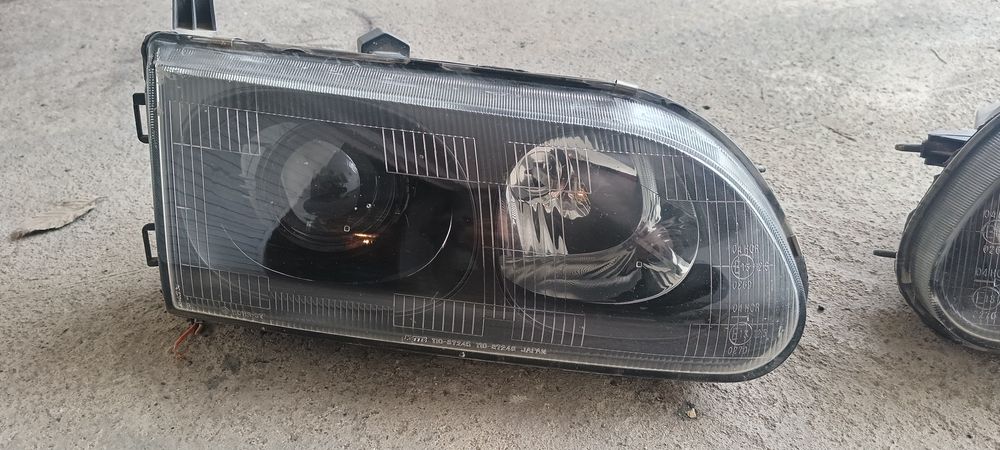 Фары Митсубиси Делика булка