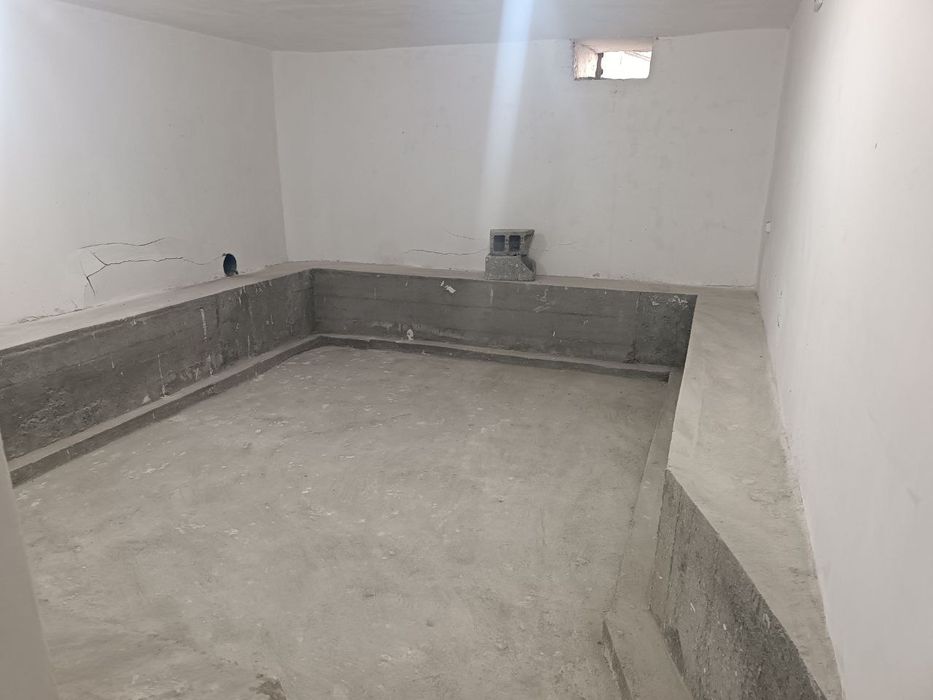 Ijara sklad katta yulni buyida Fargona shahar kichik halka yula 80m2