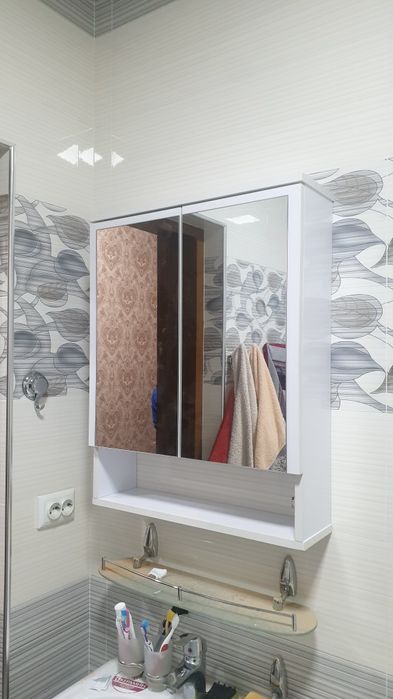 Ванна учун осма шкаф.  Материали сувга чидамлик МДФ