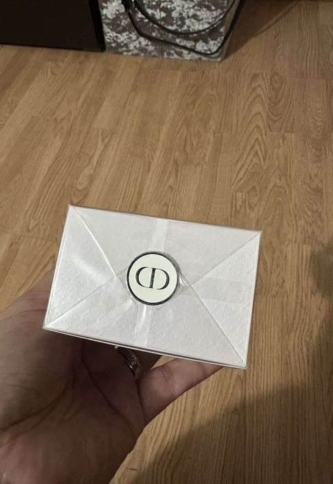 Apa de parfum Miss Dior Essence