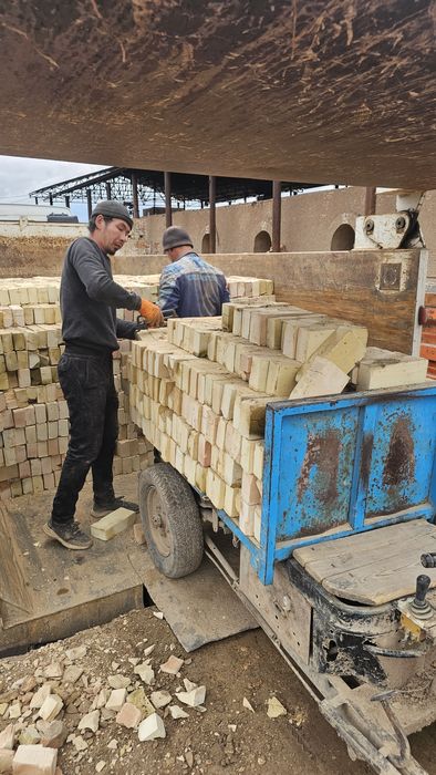 Кирпич.           .