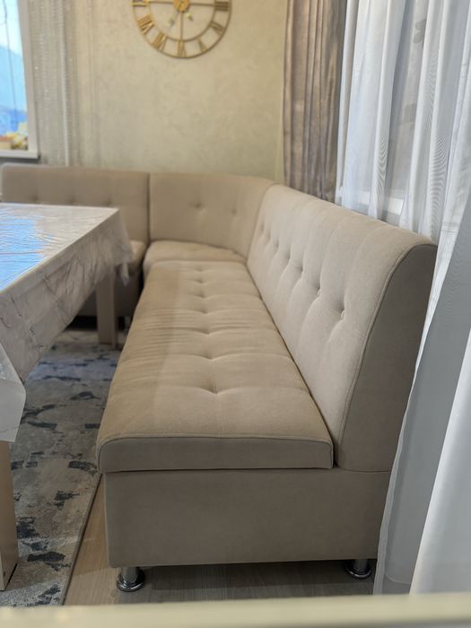 Кухонный стол + угловой диван ПРОДАМ