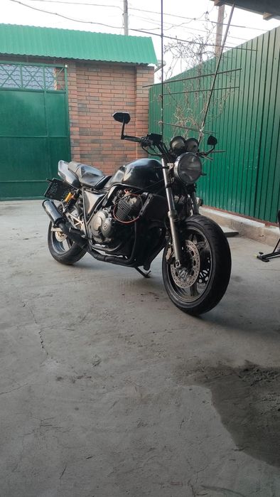 Продаётся HONDA CB400
