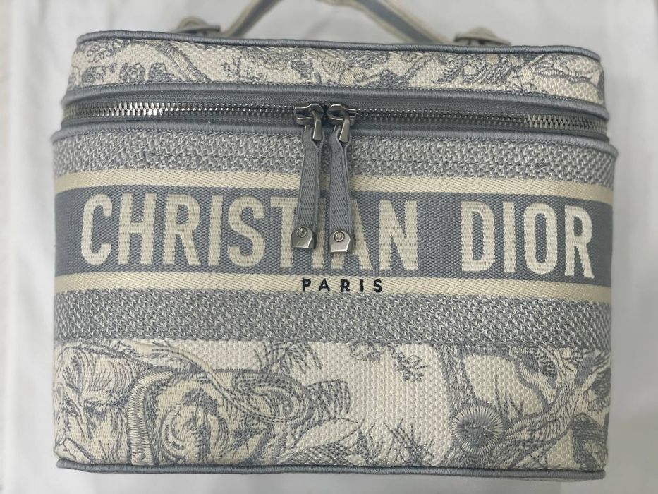 Косметичка  dior